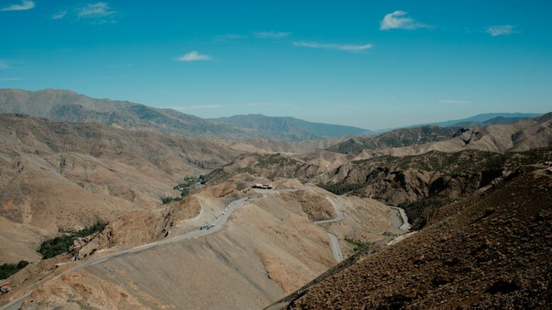 Franchir le Haut Atlas par la route : Tichka, Telouet et Tizi n'Test